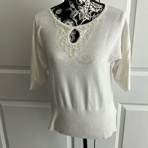 S LIGHT WEIGHT CREAMY WHITE PEARL & SEQUIN KEYHOLE HALF SLEEVE SWEATER
